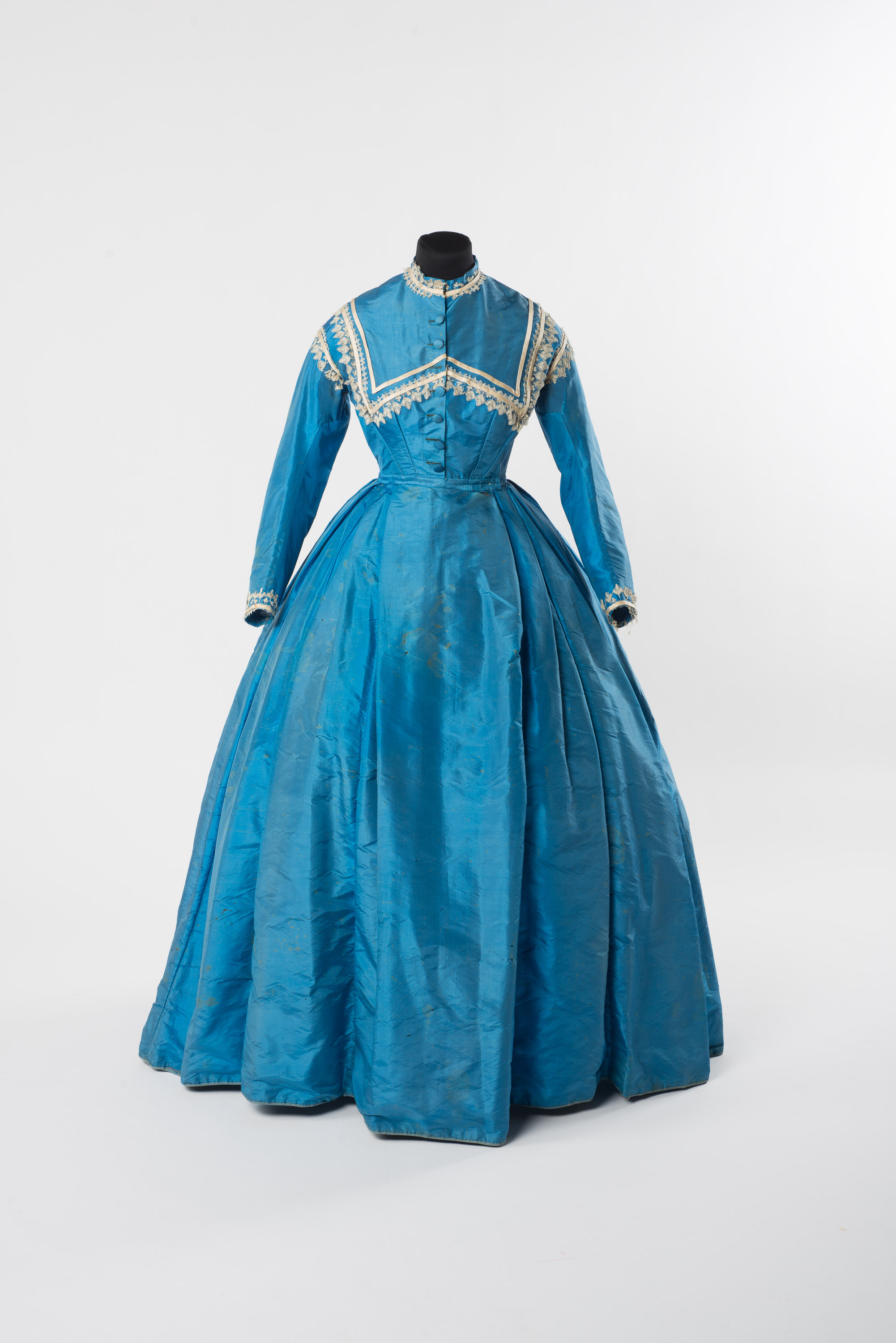 Dresses - 250 Jahre Mode in der Schweiz Dresses - 250 Jahre Mode in der Schweiz