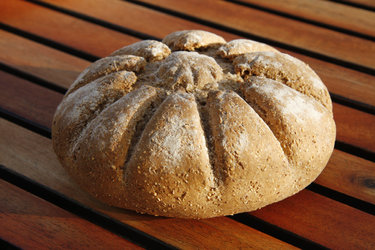 Brotbacken - Vom Korn zum Römerbrot