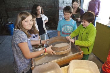 Brotbacken - Vom Korn zum Römerbrot