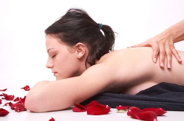 Rosenöl-Massage