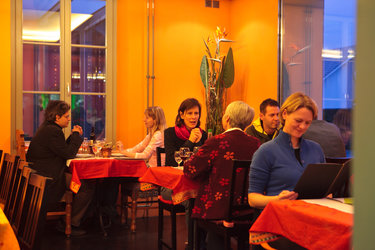 im Srignags-Restaurant verbringen Sie gemütliche Stunden.