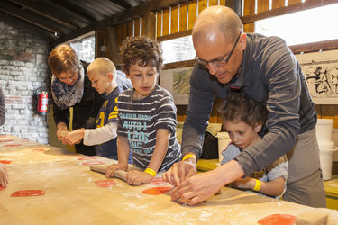 Brotbacken - Vom Korn zum Römerbrot