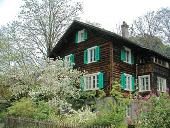 Das Glarner Haus (Strickbau): Die Ferienwohnung umfasst das ganze 2. OG