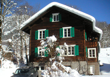 Das Glarner Haus (Strickbau): Die Ferienwohnung umfasst das ganze 2. OG